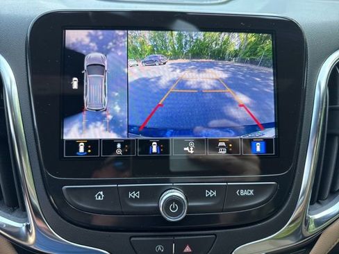 Used 2024 Chevrolet Equinox Premier image 18