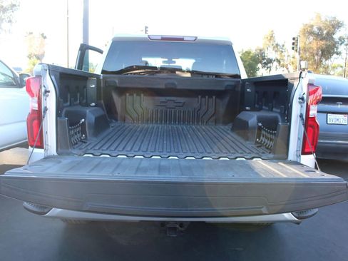 Used 2019 Chevrolet Silverado 1500 Custom w/ Custom Value Package image 9