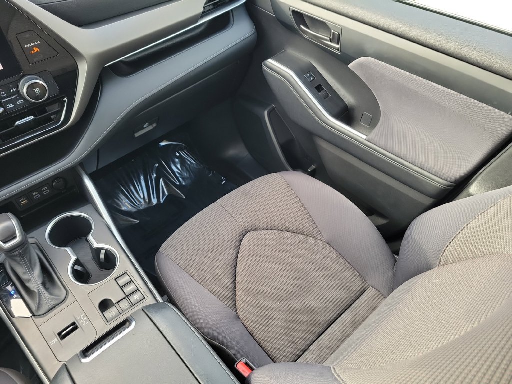 Used 2023 Toyota Highlander LE FWD image 10
