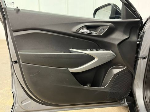Used 2026 Chevrolet Trax RS w/ Sunroof Package FWD image 17