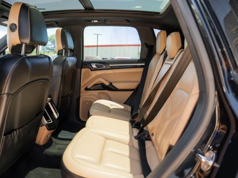 Used 2016 Porsche Cayenne AWD/4WD image 25