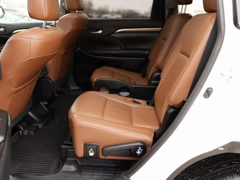Used 2019 Toyota Highlander Limited Platinum image 31