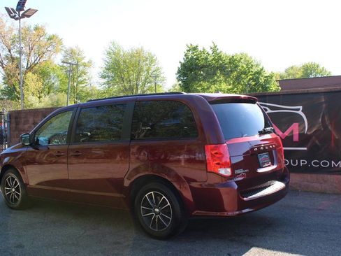 Used 2018 Dodge Grand Caravan GT FWD image 3