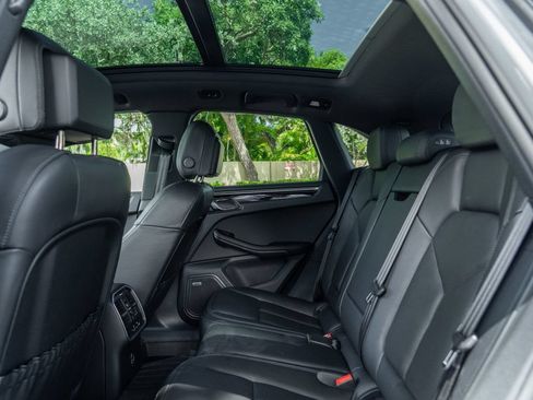 Used 2025 Porsche Macan AWD/4WD image 21