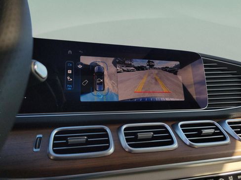 Certified 2025 Mercedes-Benz GLS 450 4MATIC image 22