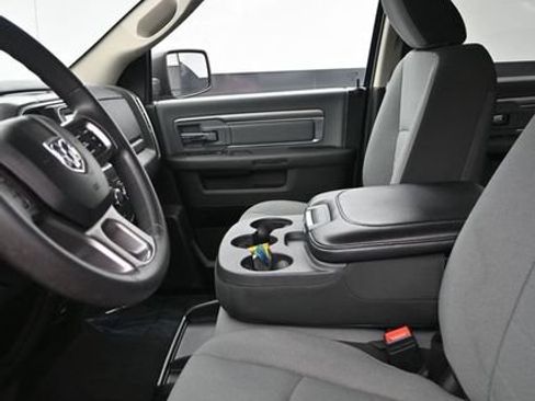 Used 2021 RAM 1500 Classic SLT AWD/4WD image 9