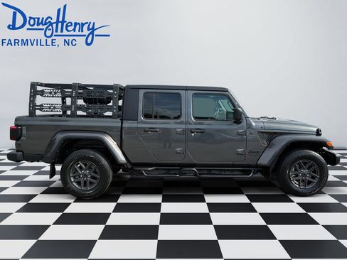 Used 2024 Jeep Gladiator Sport AWD/4WD image 6