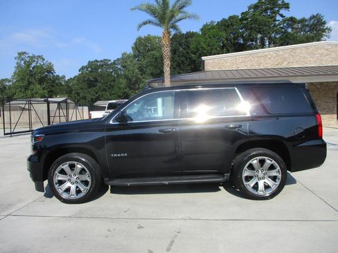 Used 2020 Chevrolet Tahoe LT w/ Luxury Package RWD image 18