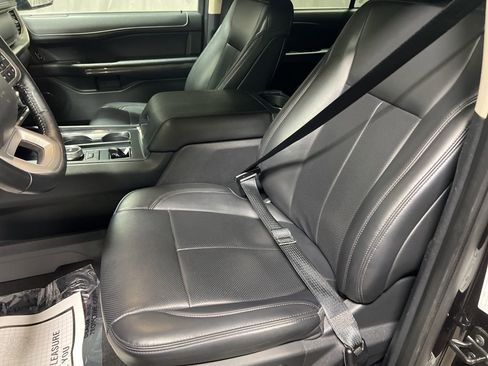 Used 2024 Ford Expedition XLT image 21
