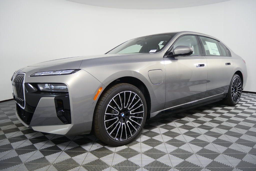 Used 2026 BMW 750e xDrive w/ Executive Package AWD/4WD image 9