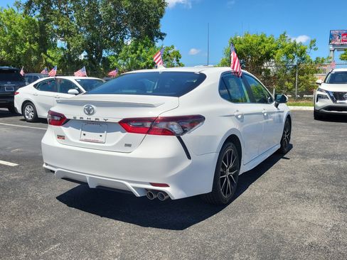 Used 2022 Toyota Camry SE FWD image 11