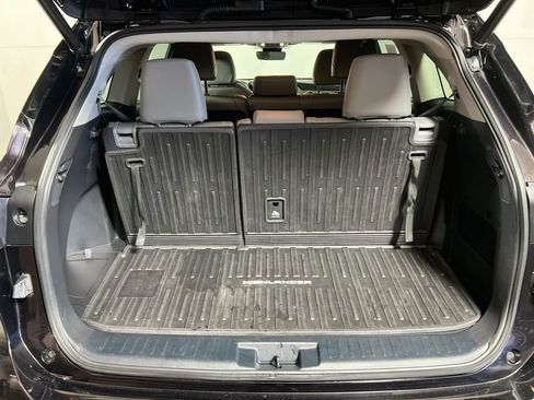 Used 2022 Toyota Highlander XLE AWD/4WD image 23