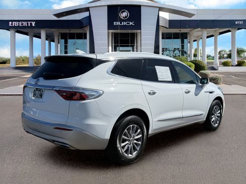 Used 2023 Buick Enclave Essence FWD image 3