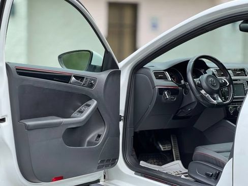 Used 2017 Volkswagen Jetta GLI FWD image 9