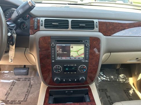 Used 2012 Chevrolet Tahoe LTZ AWD/4WD image 24
