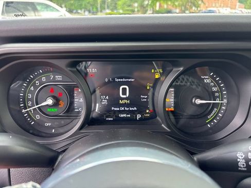Used 2025 Jeep Wrangler Unlimited Sahara w/ Safety Group AWD/4WD image 18