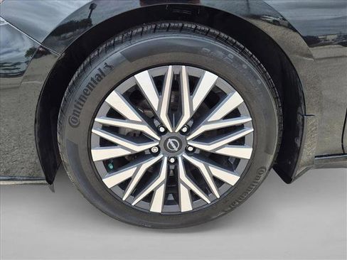 Used 2024 Nissan Altima 2.5 SV w/ SV Premium Package FWD image 25
