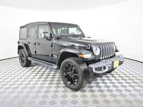 Used 2022 Jeep Wrangler Unlimited Sahara w/ Cold Weather Group image 9