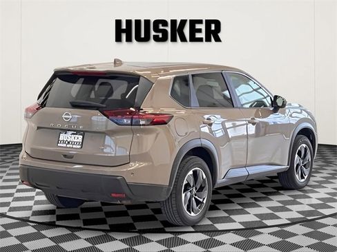 Used 2025 Nissan Rogue SV image 8