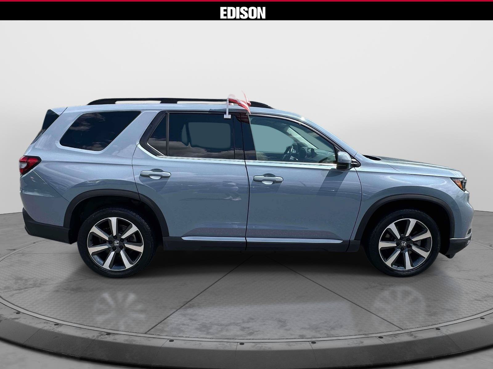 Used 2023 Honda Pilot Touring image 3