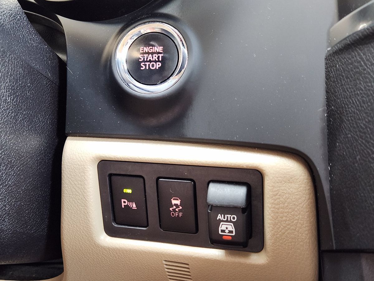 Used 2020 Toyota Sequoia Platinum RWD image 39