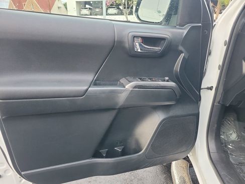 Used 2016 Toyota Tacoma TRD Sport w/ Towing Package image 16