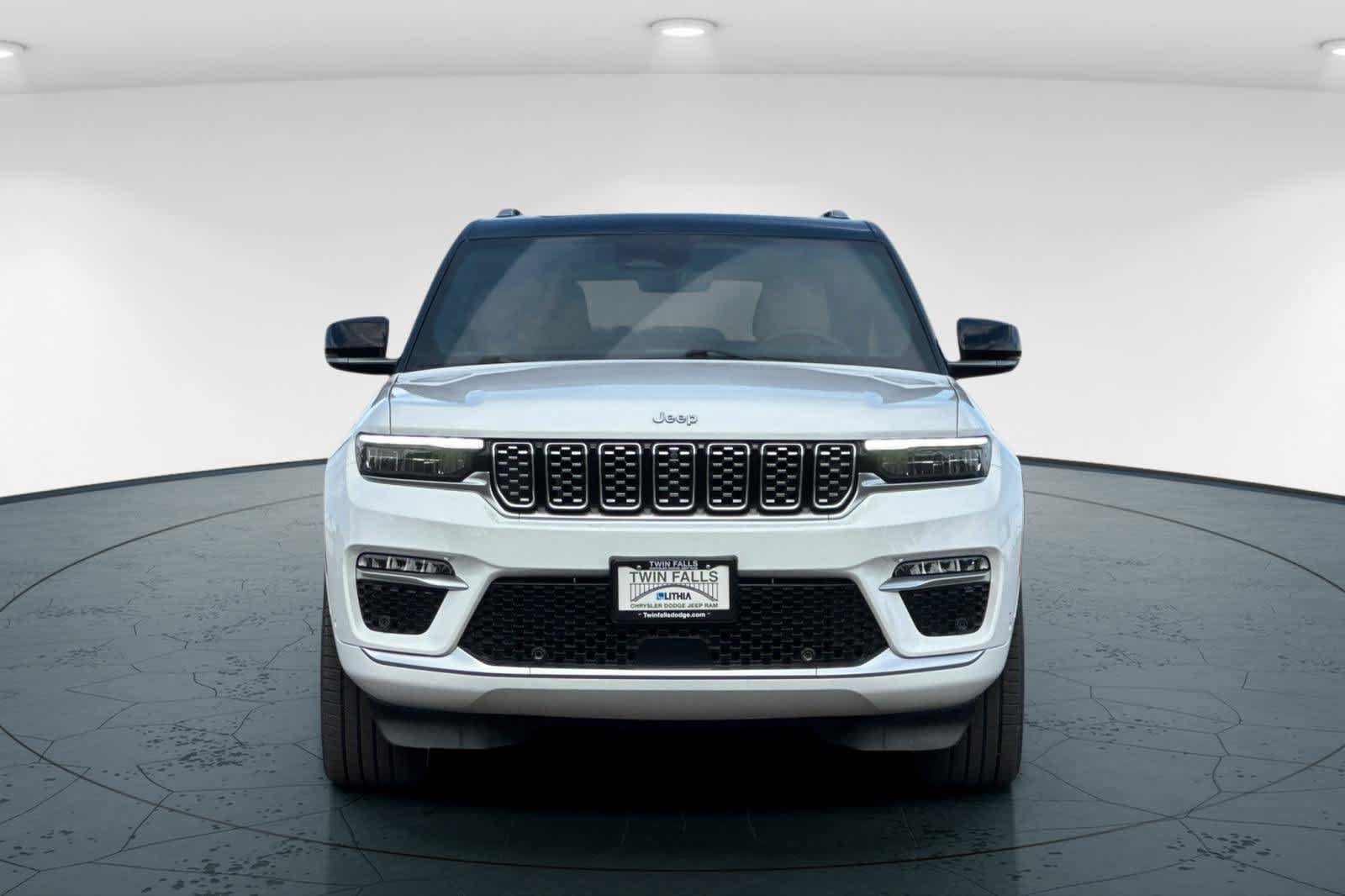 Used 2022 Jeep Grand Cherokee Summit w/ Advanced Protech Group IV AWD/4WD image 10