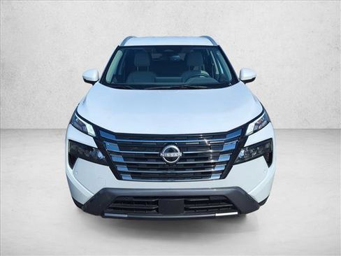 Used 2024 Nissan Rogue SL image 2