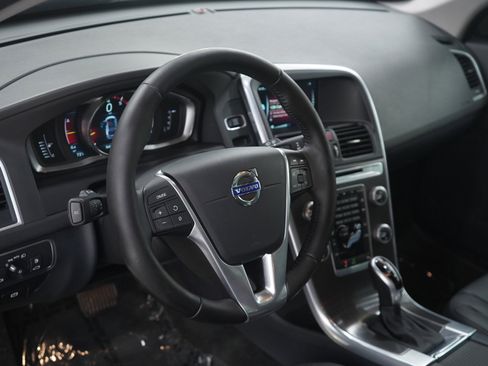Used 2016 Volvo XC60 T5 Premier w/ Protection Package image 21