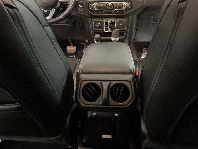 Used 2022 Jeep Wrangler Unlimited Sahara w/ Cold Weather Group AWD/4WD image 32