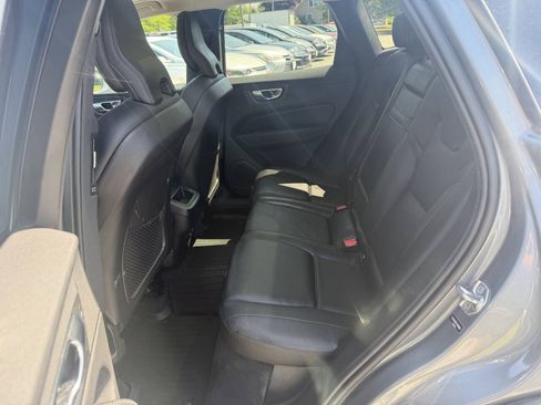 Used 2019 Volvo XC60 T6 Momentum w/ Premium Package AWD/4WD image 13