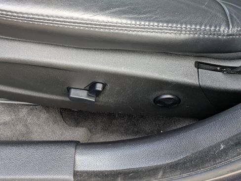 Used 2015 Chrysler 300 Limited image 20