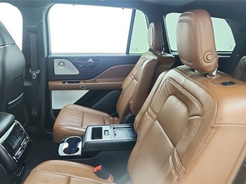 Used 2020 Lincoln Aviator Reserve w/ Equipment Group 202A image 32