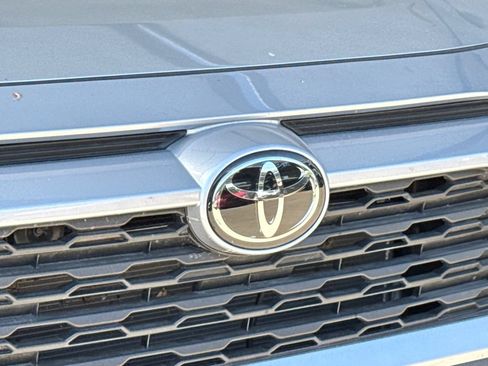 Used 2025 Toyota RAV4 XLE w/ Convenience Package FWD image 4