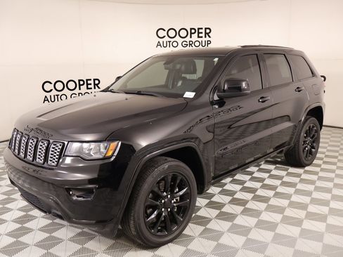 Used 2022 Jeep Grand Cherokee Laredo X AWD/4WD image 11