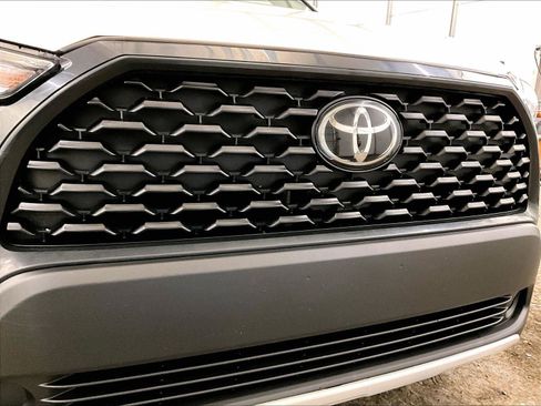 Used 2023 Toyota Corolla Cross LE w/ Moonroof Package FWD image 30
