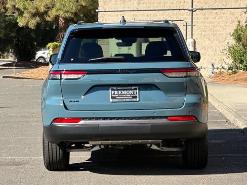 New 2026 Jeep Grand Cherokee Limited w/ Limited Altitude Package AWD/4WD image 4