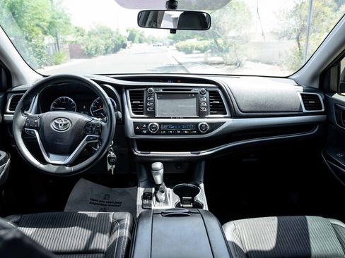 Used 2016 Toyota Highlander Plus FWD image 17