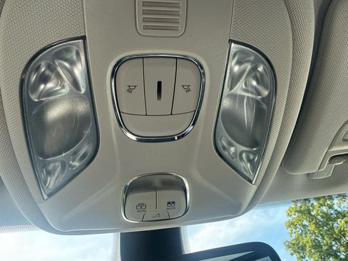 Used 2018 Jeep Compass Limited w/ Navigation Group AWD/4WD image 23