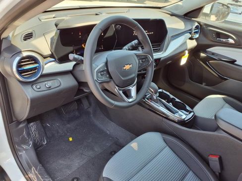 New 2025 Chevrolet Trax LT w/ Driver Confidence Package image 8
