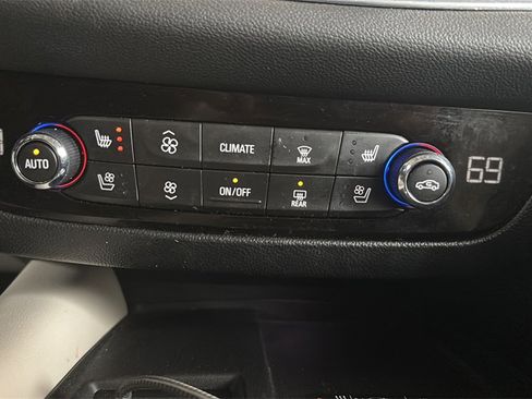 Used 2023 Buick Enclave Avenir image 24