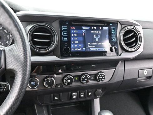 Used 2018 Toyota Tacoma TRD Off-Road AWD/4WD image 17