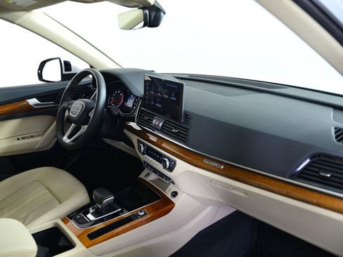 Used 2023 Audi Q5 Premium w/ Convenience Package image 23