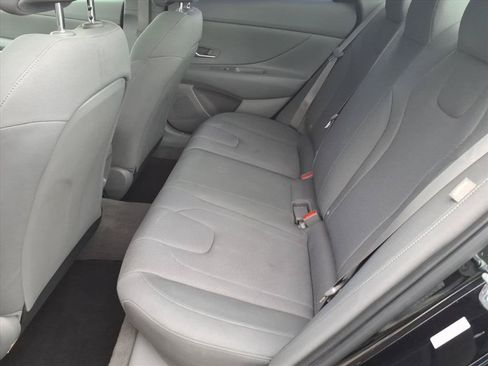 Used 2025 Hyundai Elantra SE FWD image 13