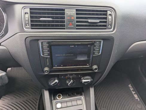 Used 2017 Volkswagen Jetta SE FWD image 15