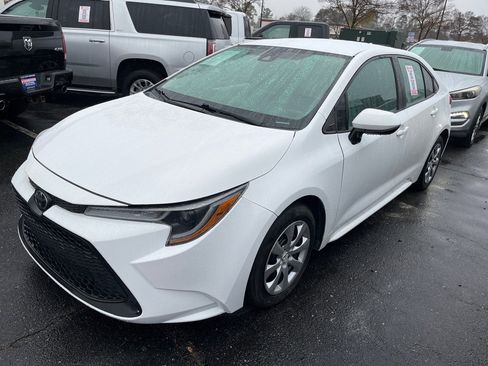 Used 2021 Toyota Corolla LE image 1