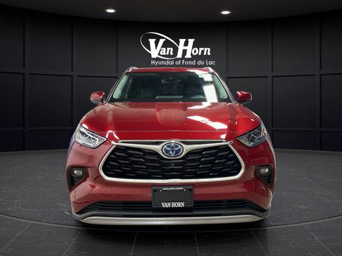 Used 2022 Toyota Highlander Platinum AWD/4WD image 2