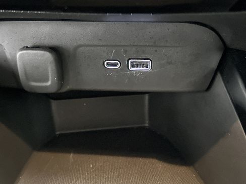 Used 2025 Chevrolet Trax LT w/ LT Convenience Package FWD image 34
