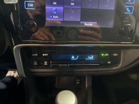 Used 2019 Toyota Corolla LE image 25