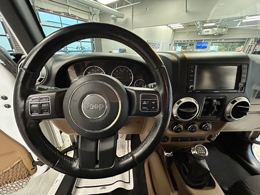 Used 2017 Jeep Wrangler Unlimited Rubicon w/ Connectivity Group AWD/4WD image 8